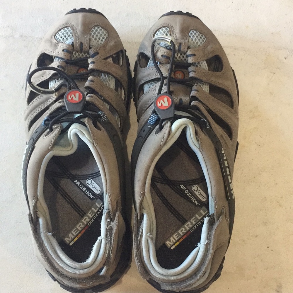 Women's Merrell hiking/water shoe size 9.5
